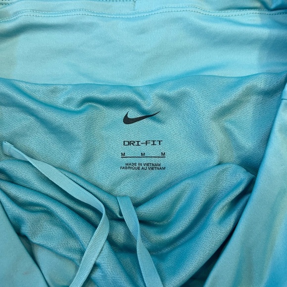 NIKE dri fit. Size medium - Picture 2 of 3